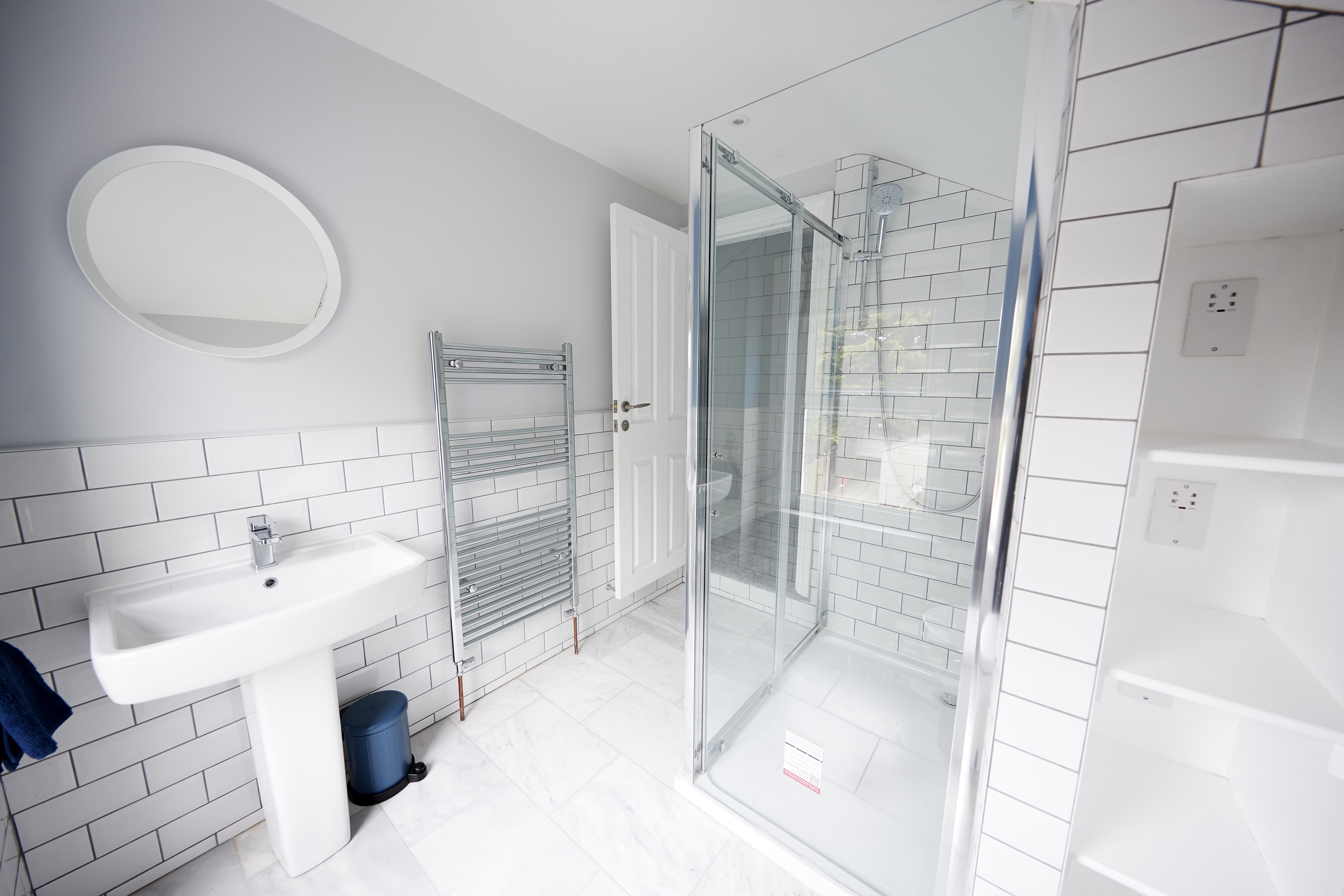 domestic-bathroom-looking-towards-door-EQSGXA8-min